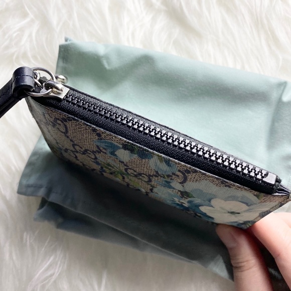 Gucci GG Supreme Monogram Blooms Print Key Pouch - Picture 4 of 10